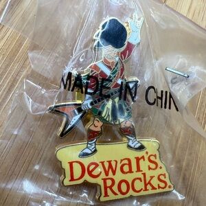 Vintage 2001 Dewar’s Rocks collectible‎ pin